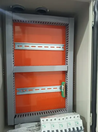 Quadro de distribuição montado em parede — SM Elétrica Indaiá